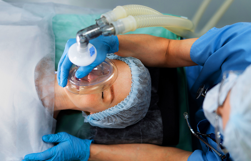 intervención quirúrgica cardiovascular con protocolos de anestesia proceso de anestesia con máscara de respiración en procedimiento clínico