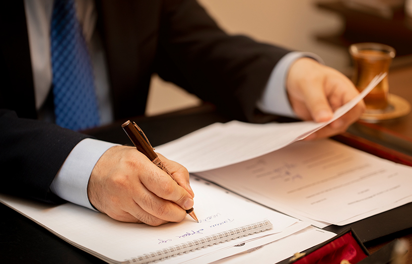 redacción y revisión de textos en contexto de derecho procesal