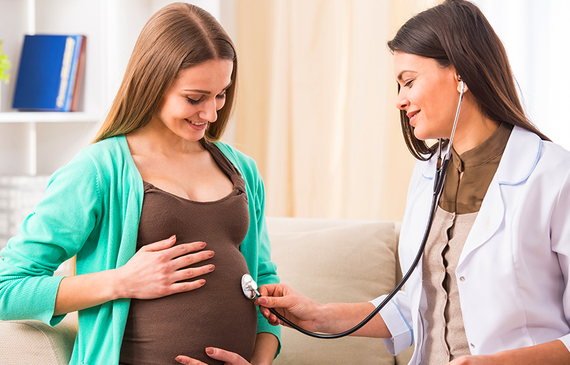 sesión de control prenatal con acompañamiento profesional