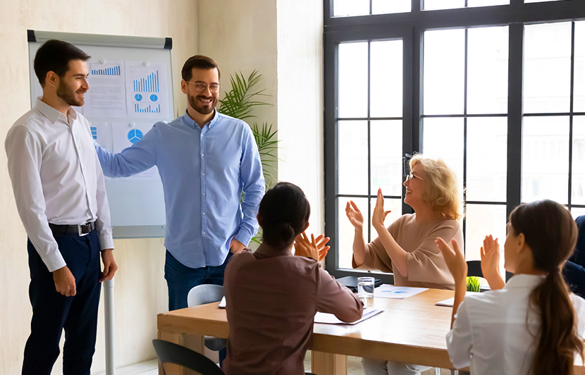 reunión corporativa enfocada en planificación y desarrollo del talento humano