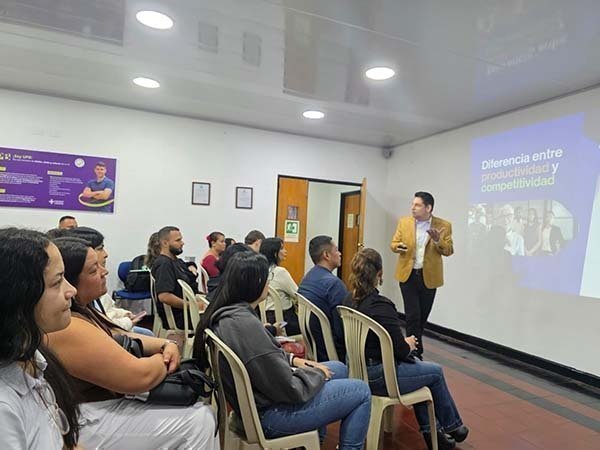 Conferencia “Competir o desaparecer en el 2026: las reglas del mercado cambiaron” , liderada por Jeridhalfer Amariles Llamoza (Consultor Master, Supermentor MinTIC y CEO)