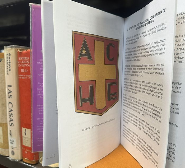 foto del libro de historia eclesistica 
