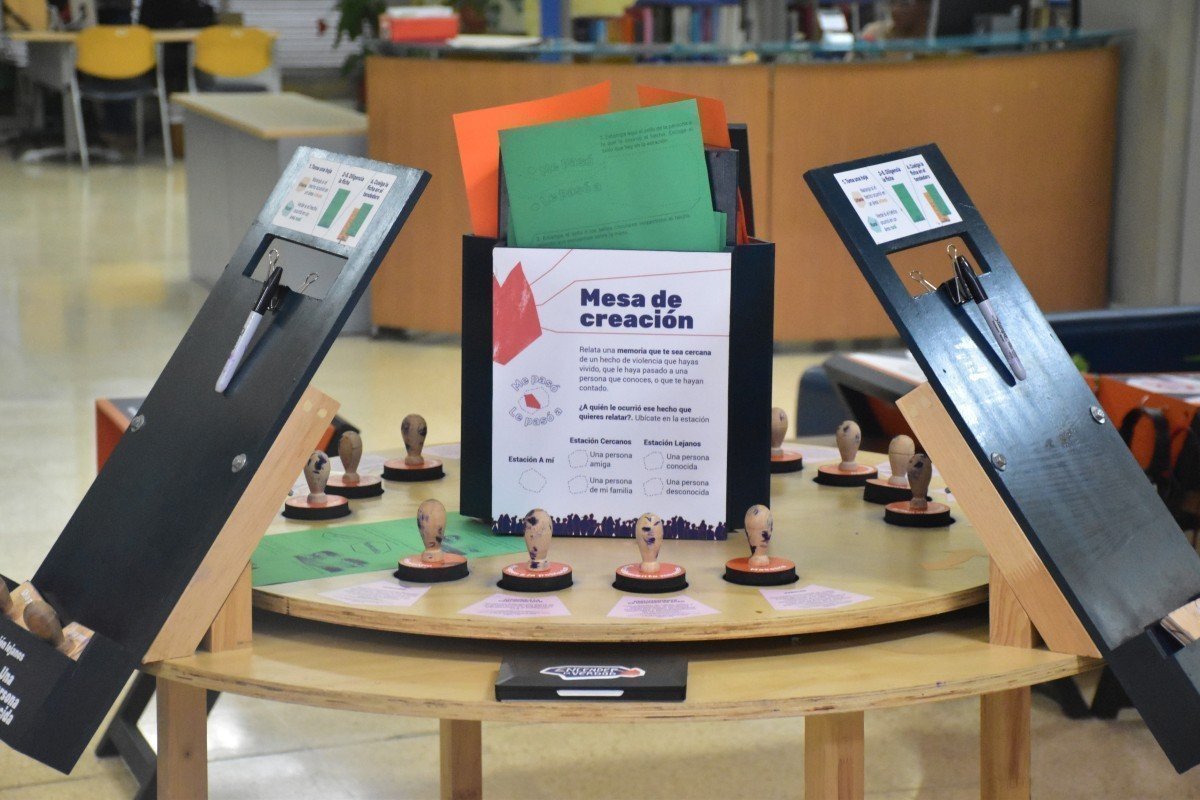 Encender la verdad, una exposición artística que busca preservar la memoria de las víctimas del conflicto armado en Colombia.