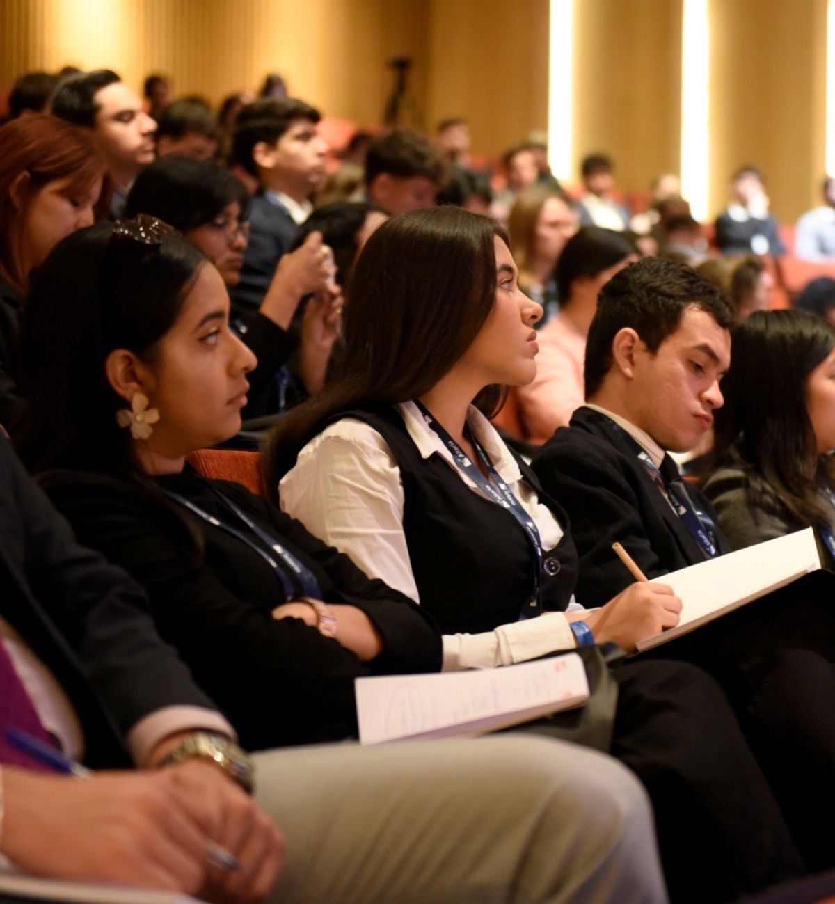 Estudiante Negocios Internacionales en el South American Business Forum 2025