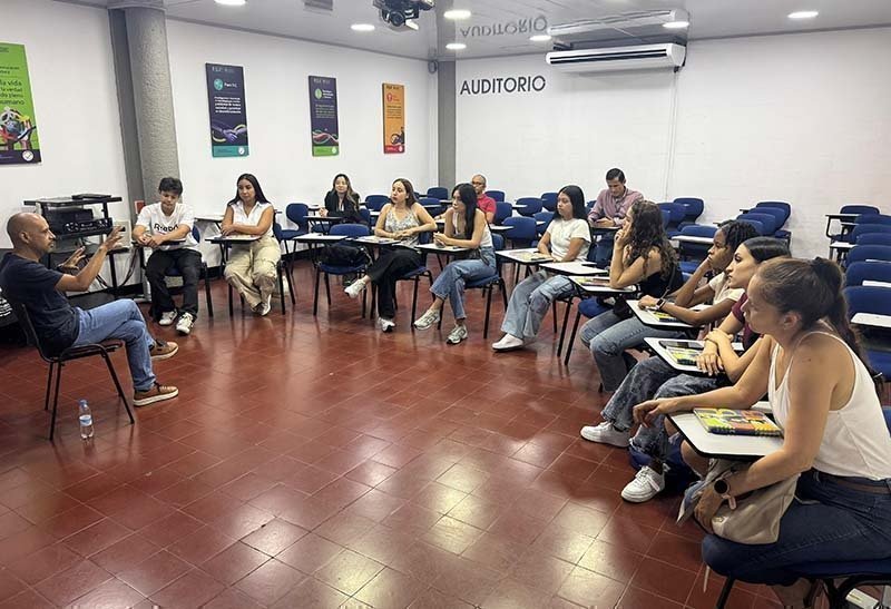 Inducción a estudiantes que inician la carrera Técnica en Auxiliar de Mercadeo Digital y Ventas Online
