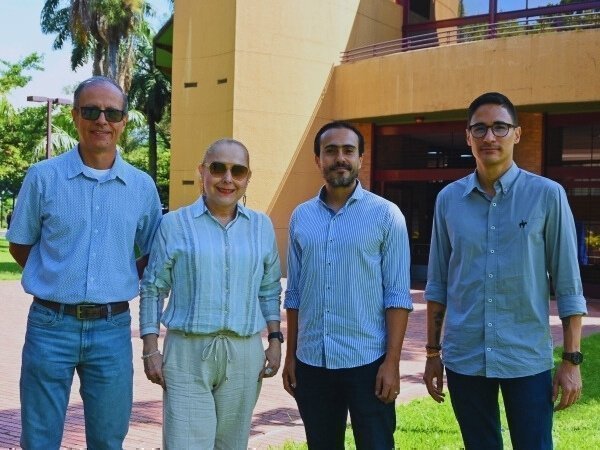 Los docentes Juan Carlos Ceballos, Claudia Sánchez, Juan Felipe Mejía y Juan Esteban Villegas, asesores de los estudiantes foráneos del Programa DELFÍN.