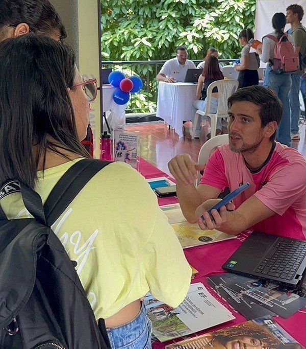 Participantes en la feria