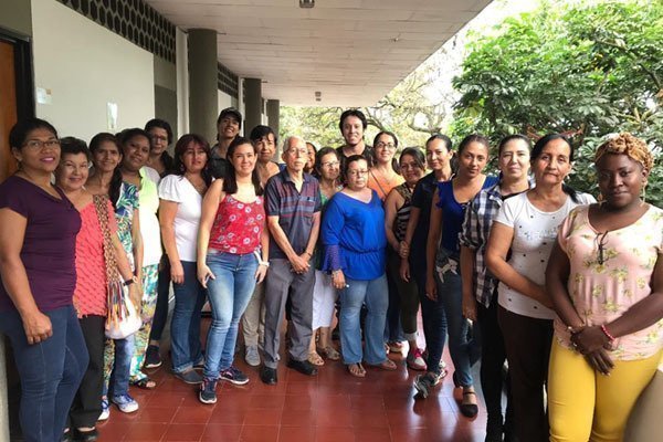 Equipo de Emprendedores con la docente Catalina Bohórquez