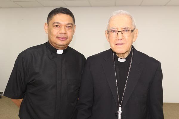 Durante 13 años el Presbítero Antonio Pitalúa Chávez compartió con la comunidad de UPB Montería como capellán, coordinador del Centro Social Marie Poussepin y Vicerrector Pastoral. La última vez que Monseñor Dario Molina visitó la UPB, él estuvo presente