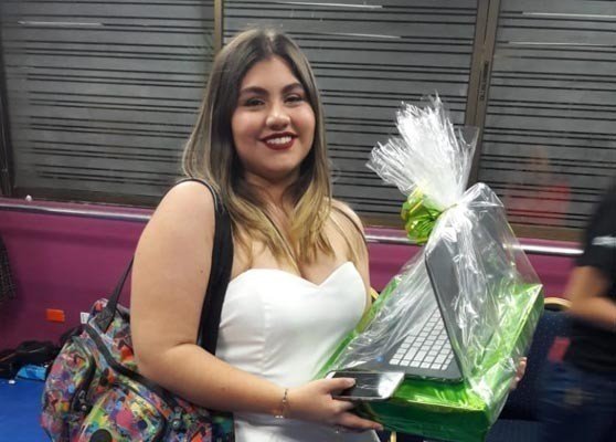 Laura Cuéter Martínez, de 18 años de edad, ha logrado varios reconocimientos por sus habilidades vocales. En el año 2014 participó en las batallas musicales del programa de televisión La Voz Kids.