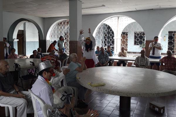 Intervención de Dra Clown en el Ancianato de Palmira