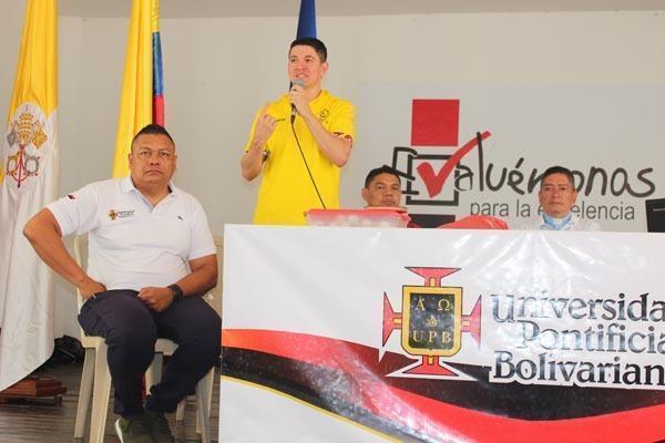 David Gallego, árbitro internacional de tenis de mesa Blue Badge.