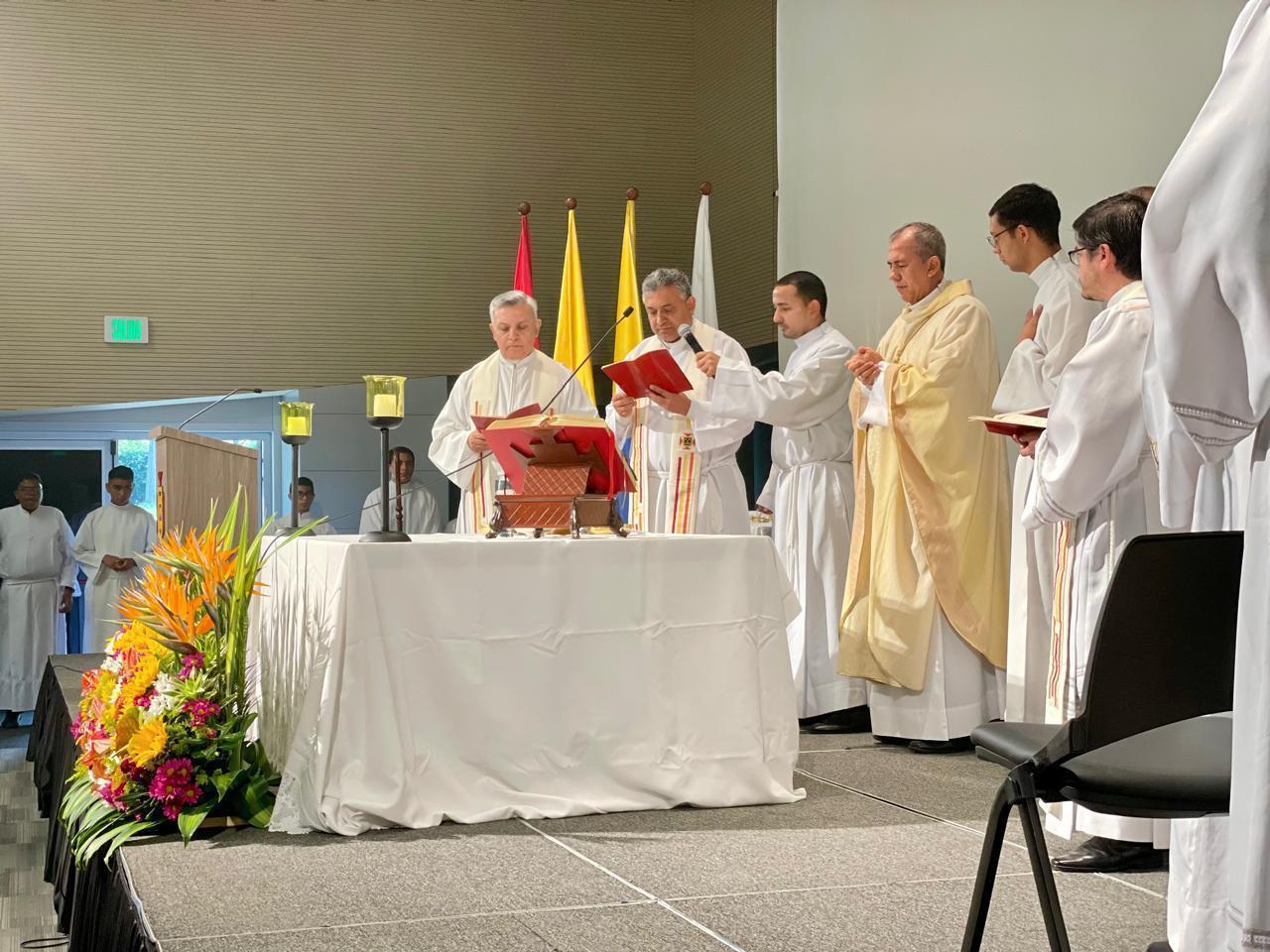 Este 7 de octubre de 2024 alrededor de 800 docentes se reunieron en la UPB para el encuentro anual de maestros arquidiocesanos, este año con la temática de: Resignificando nuestra vocación: formar desde la pasión.