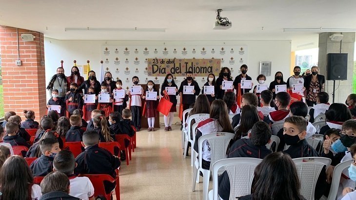 Estudiantes con diploma