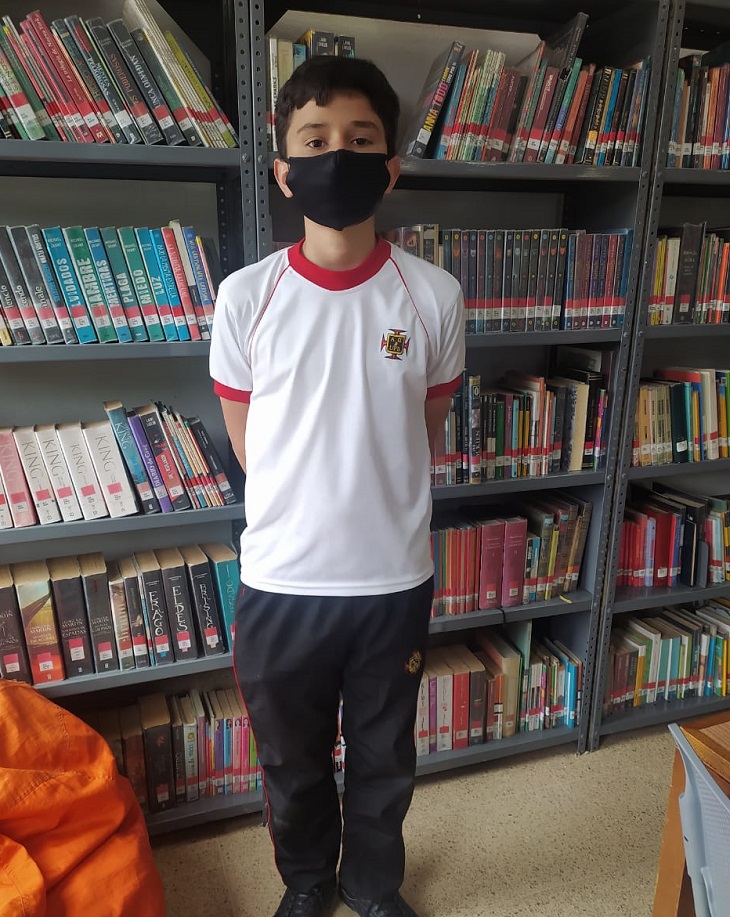 Juan Esteban Chala, estudiante de octavo grado, destacado como excelente lector en el Colegio de la UPB Marinilla