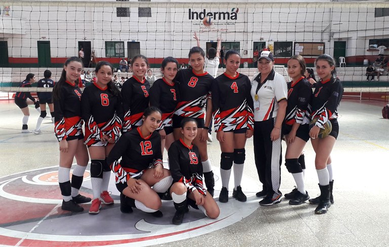 Equipo de voleibol del Colegio de la UPB semifinalistas en la categoría juvenil femenino