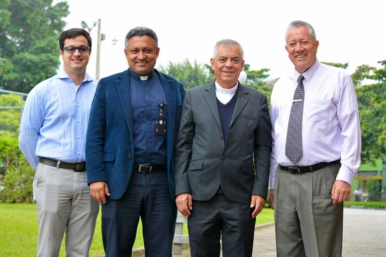 (De izq. a der.) Pbro. Juan Camilo Restrepo Tamayo, Pbro. Diego Alonso Marulanda Díaz, Pbro. Julio Jairo Ceballos Sepúlveda y Ómar de Jesús Peña Muñoz