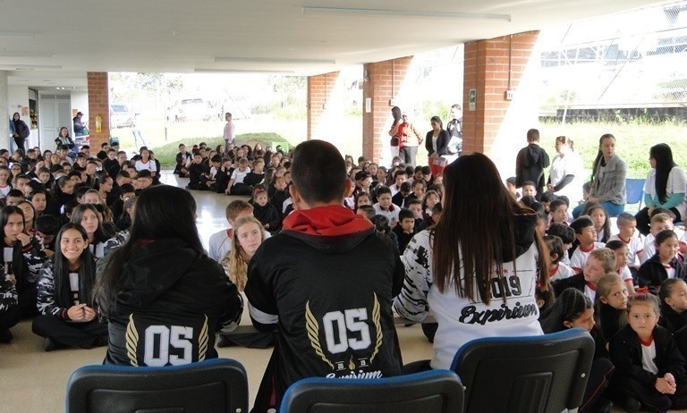 Candidatos a Personería en Marinilla durante debate en el Colegio UPB