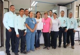 personal laboratorio aguas con la acreditación